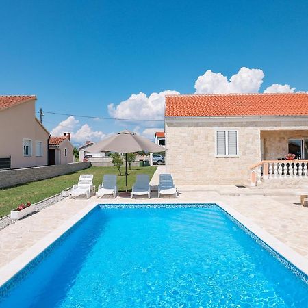 Villa Stone House With Pool Nin Exterior photo